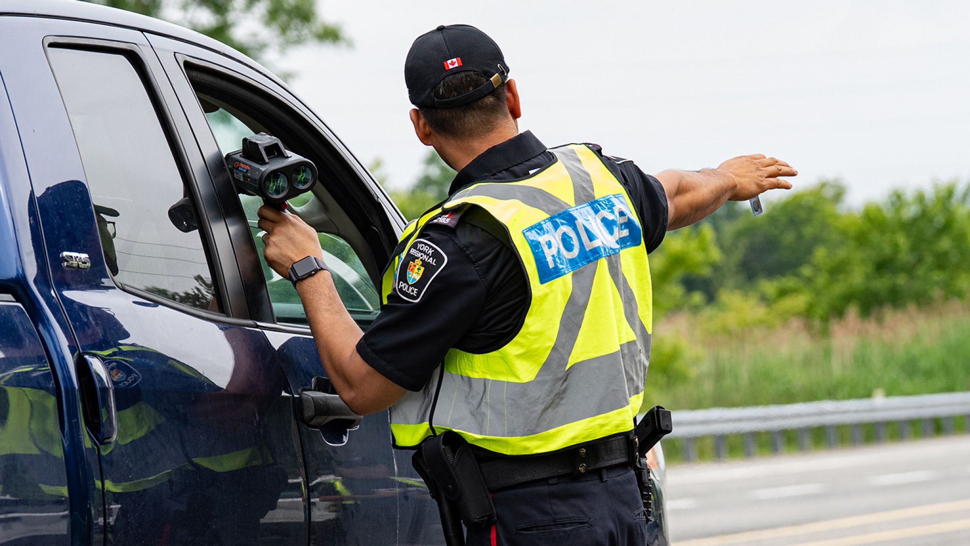 officer talking to driver